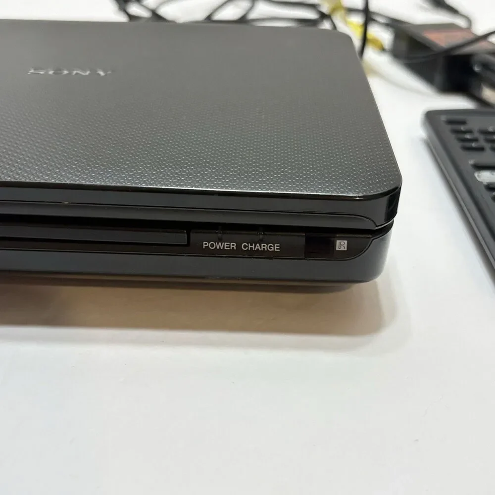Sony DVP-FX730 Portable DVD Player (7